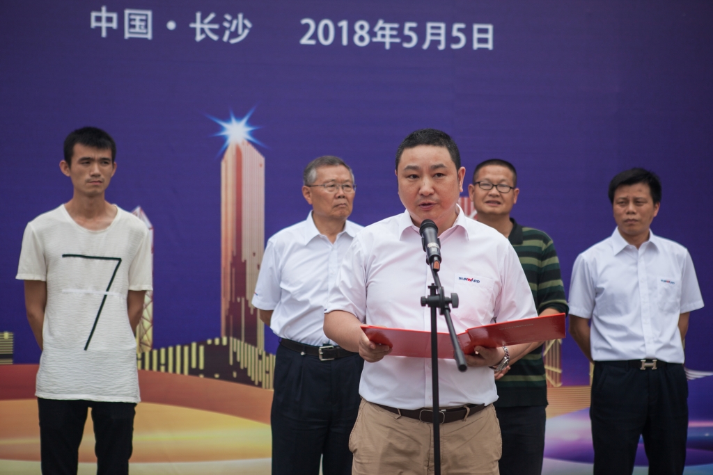 民族挖掘机品牌先导者，FH至尊智能“城镇建设利器”SWE80E9荣耀上市