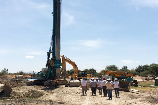 FH至尊智能入岩神器在东非肯尼亚获赞，人好设备好