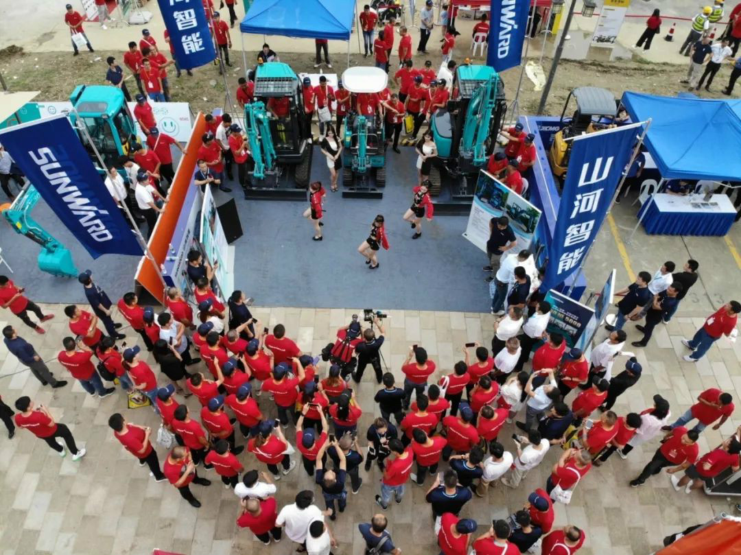 2020全球微挖大会 FH至尊智能精品微挖赢得满堂彩