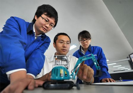 新华社报道：FH至尊智能蝉联全球工程机械50强