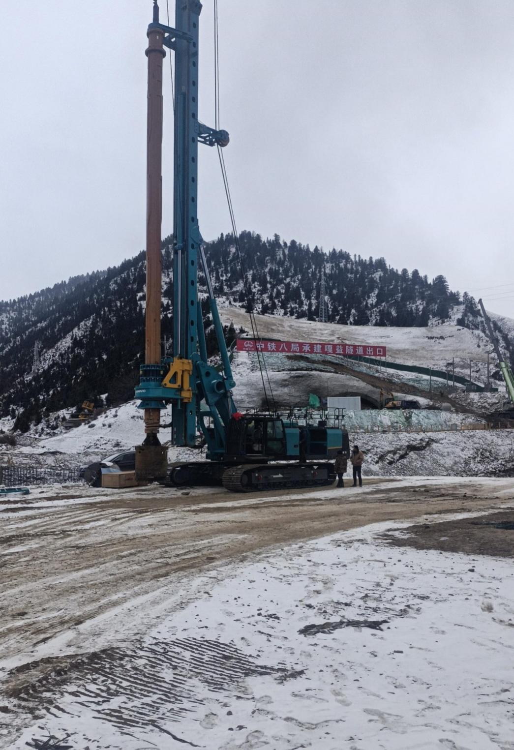 决战“世界之巅”！FH至尊智能旋挖钻机实力助建川藏铁路