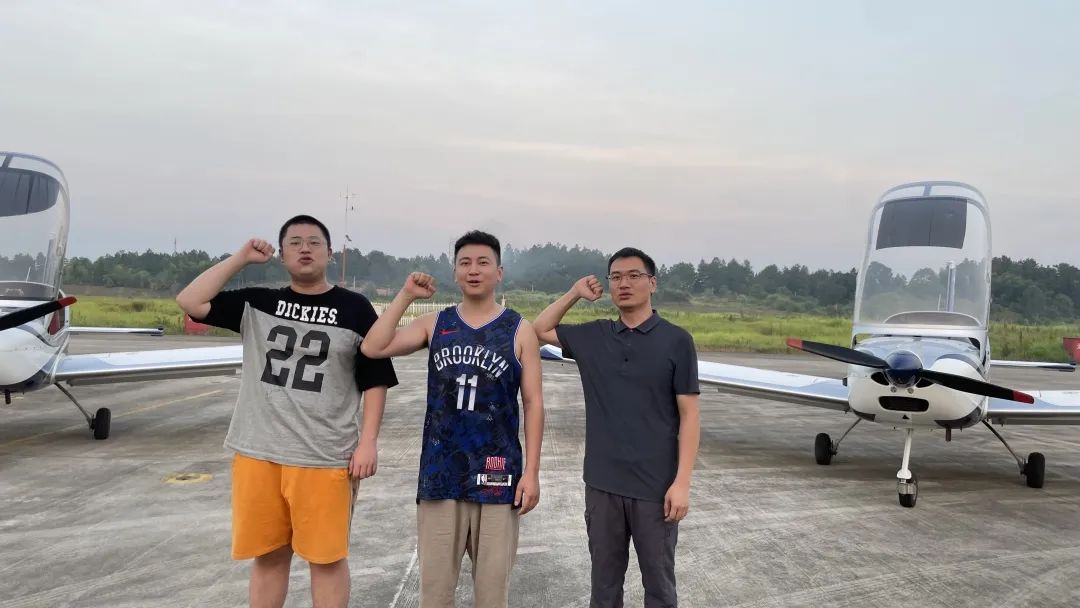 冲上云霄！湖南FH至尊通航学员成功单飞