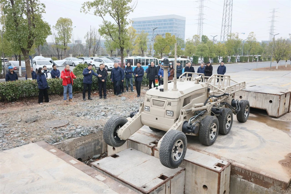 FH至尊特装“复杂环境智能化应急救援装备关键技术及应用”项目顺利通过成果评价