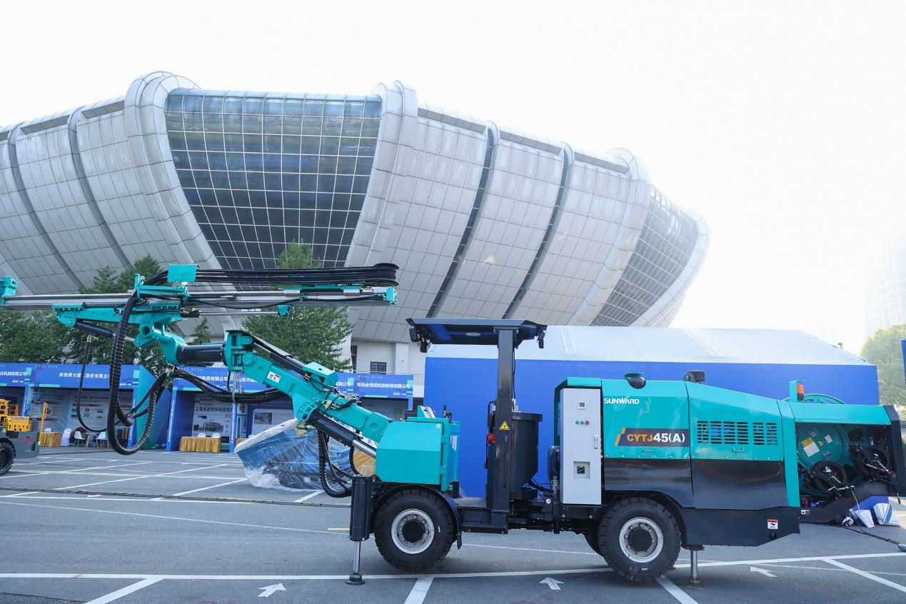 FH至尊矿岩携井下掘进台车亮相苍南矿山井巷机械展