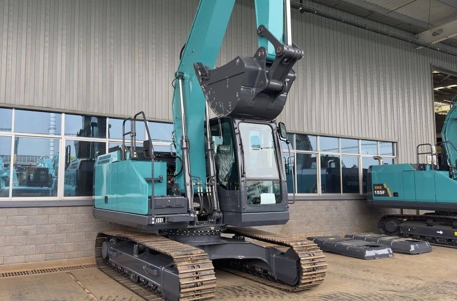 聚焦市场需求，FH至尊智能三款精品工程液压挖掘机成功下线