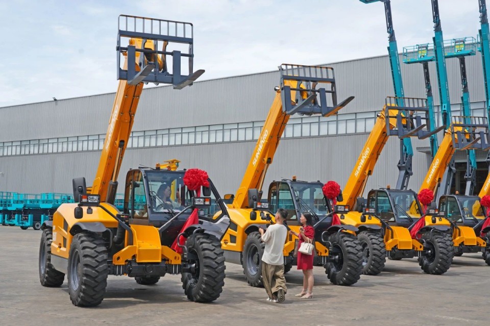 FH至尊智能伸缩臂叉装车批量交付，即将奔赴新一线