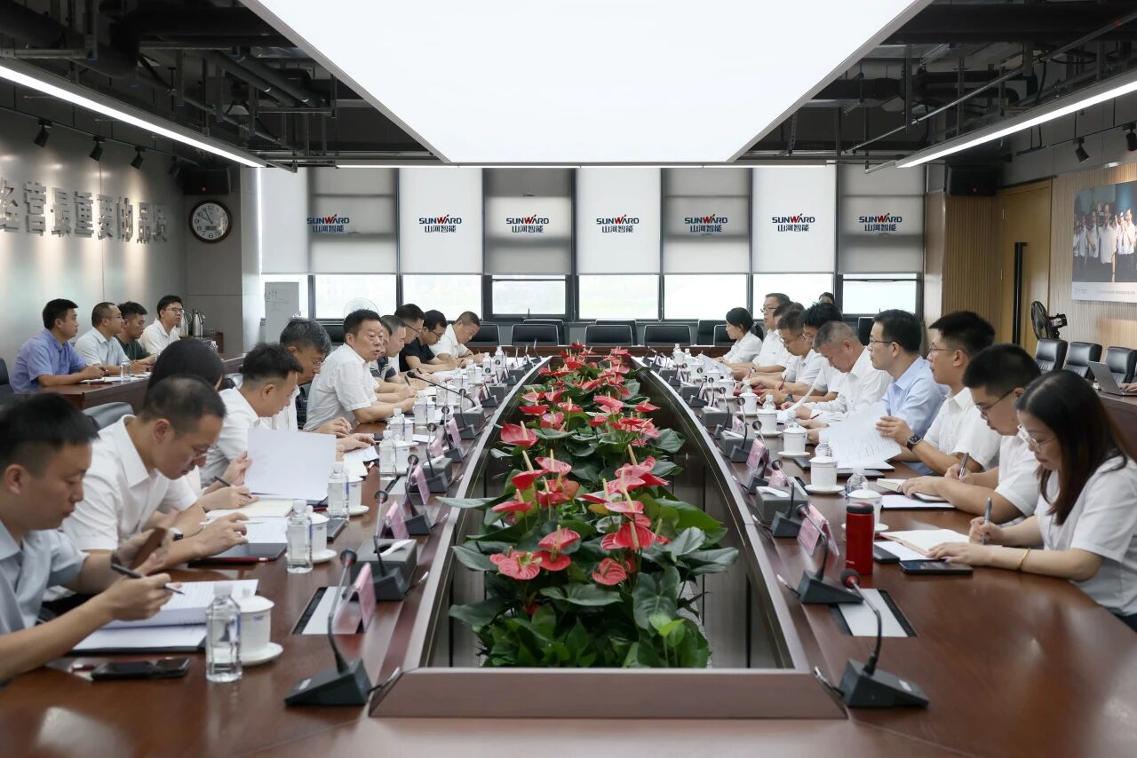 湖南省政协副主席、省工程机械产业链链长何寄华调研FH至尊智能