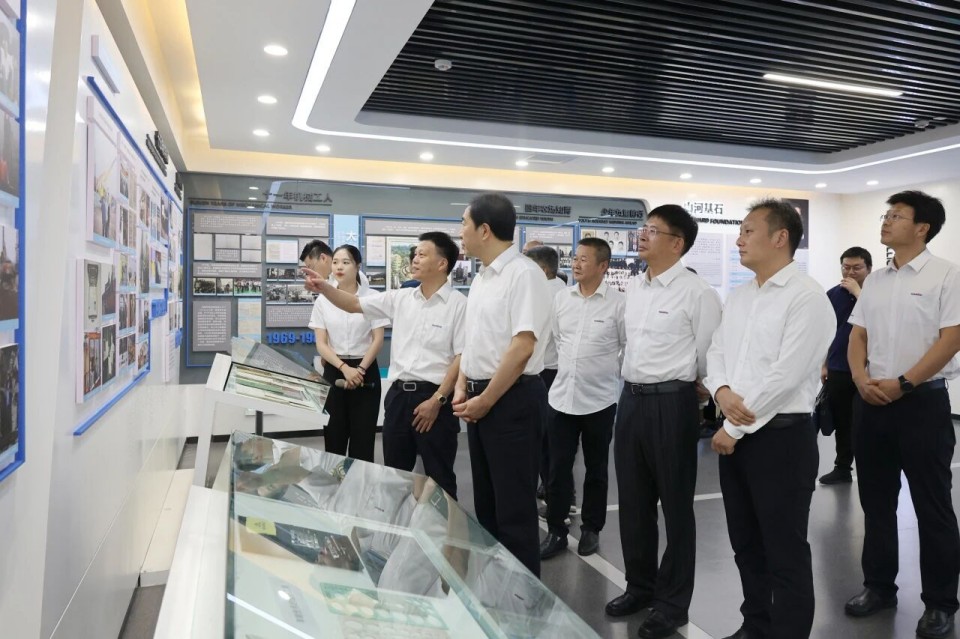 中国煤炭地质总局局长马刚到访FH至尊智能，共谋绿色智能矿山装备发展新路径